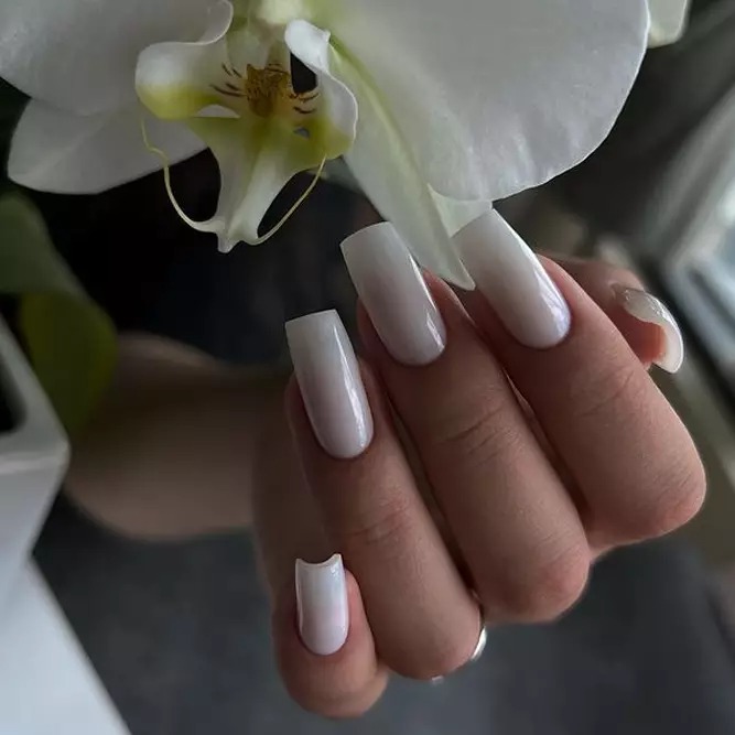 baby blue acrylic nails